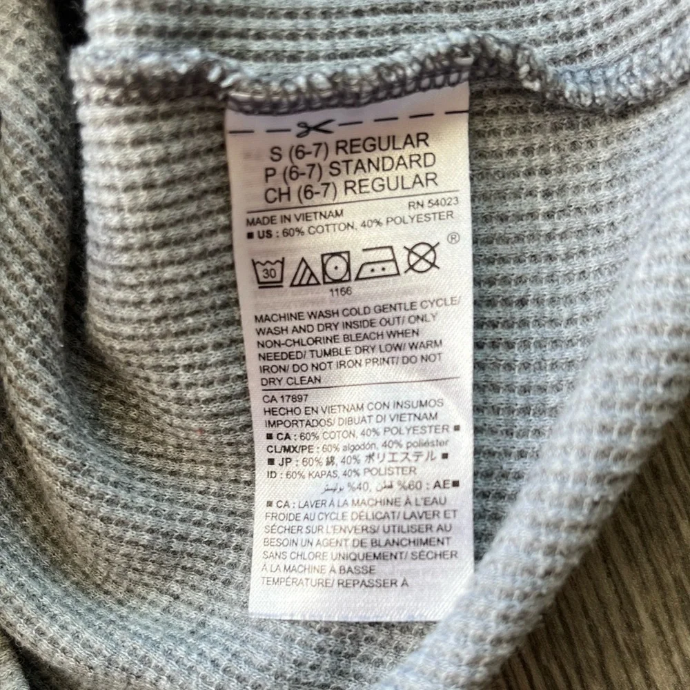 Old Navy Boy Long Sleeve Waffle Knit Solid Medium Heather Gray Size Small 6/7